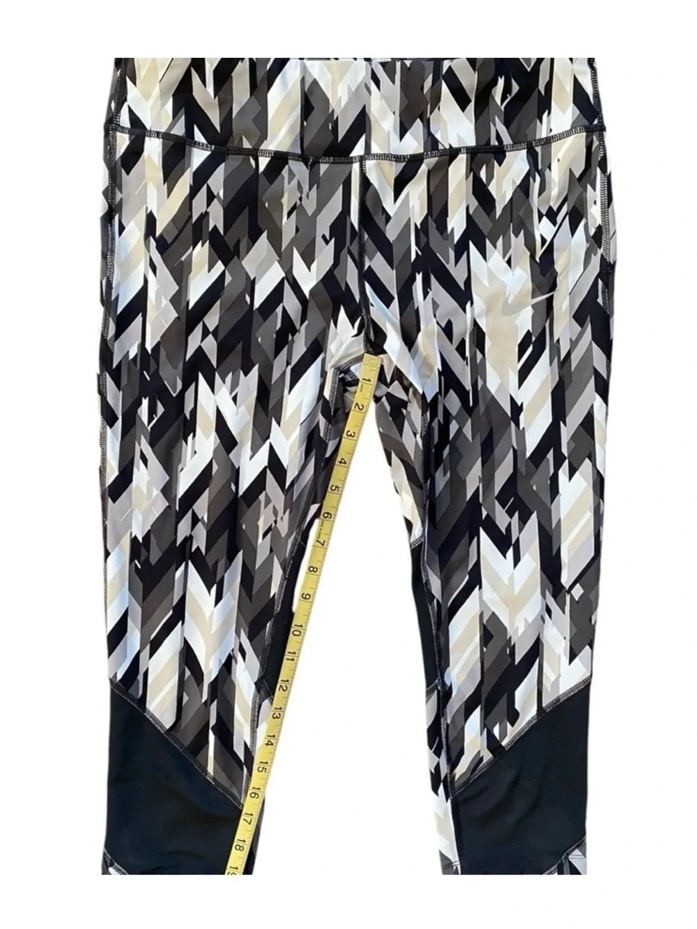 Nike Dri-Fit Women’s Multi Color Athletic Capri Leggings Bottoms Size XL